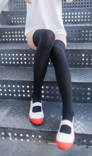 《年轻女教师3》在线_720高清完整版播放